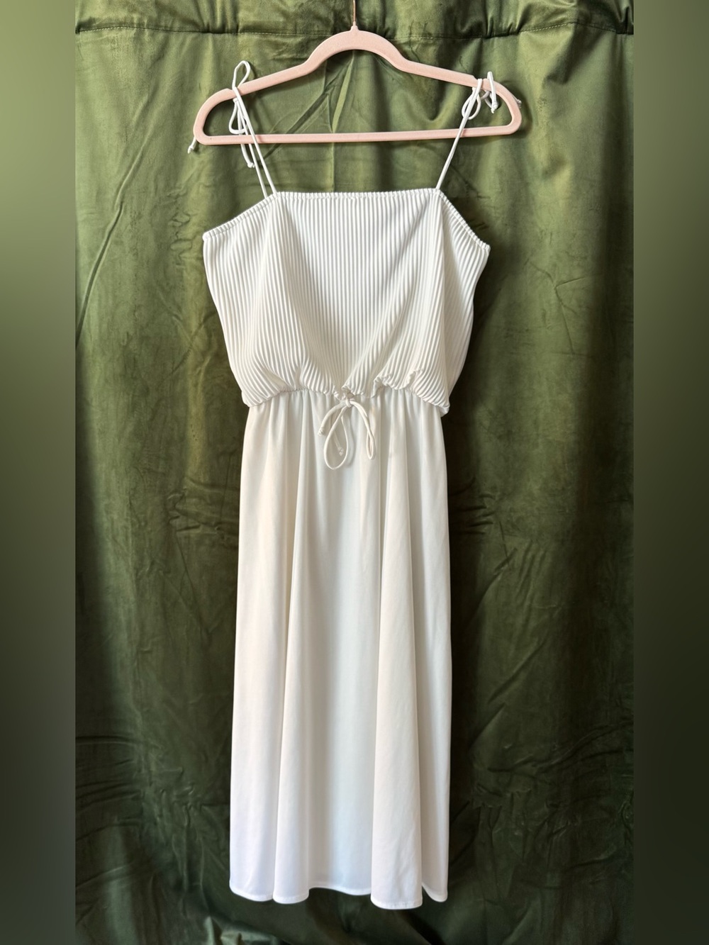 1970s White Pleated Tie-Waist Midi Dress
